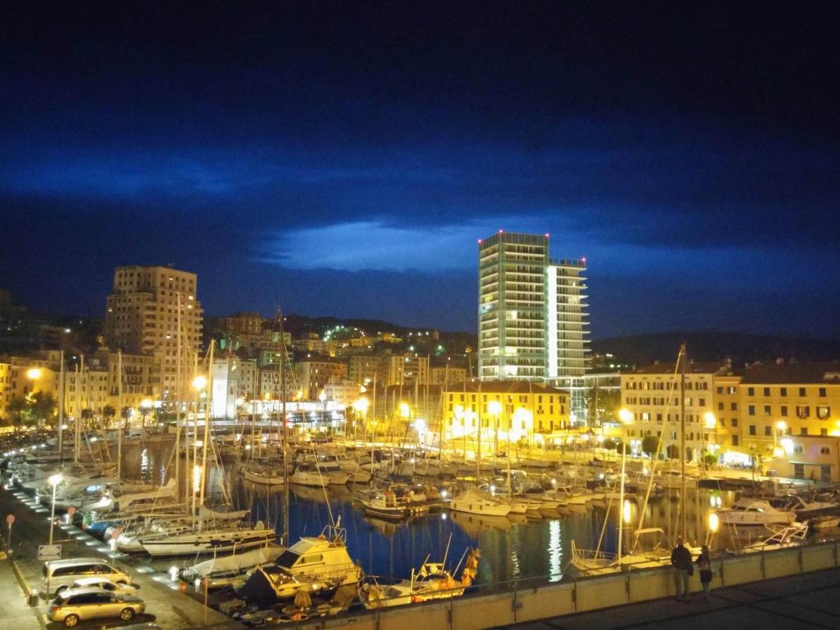 Mistrangelohome 3 - Appartamento In Pieno Centro سافونا المظهر الخارجي الصورة